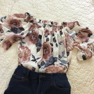 🌺Floral Off The Shoulder Shirt🌺